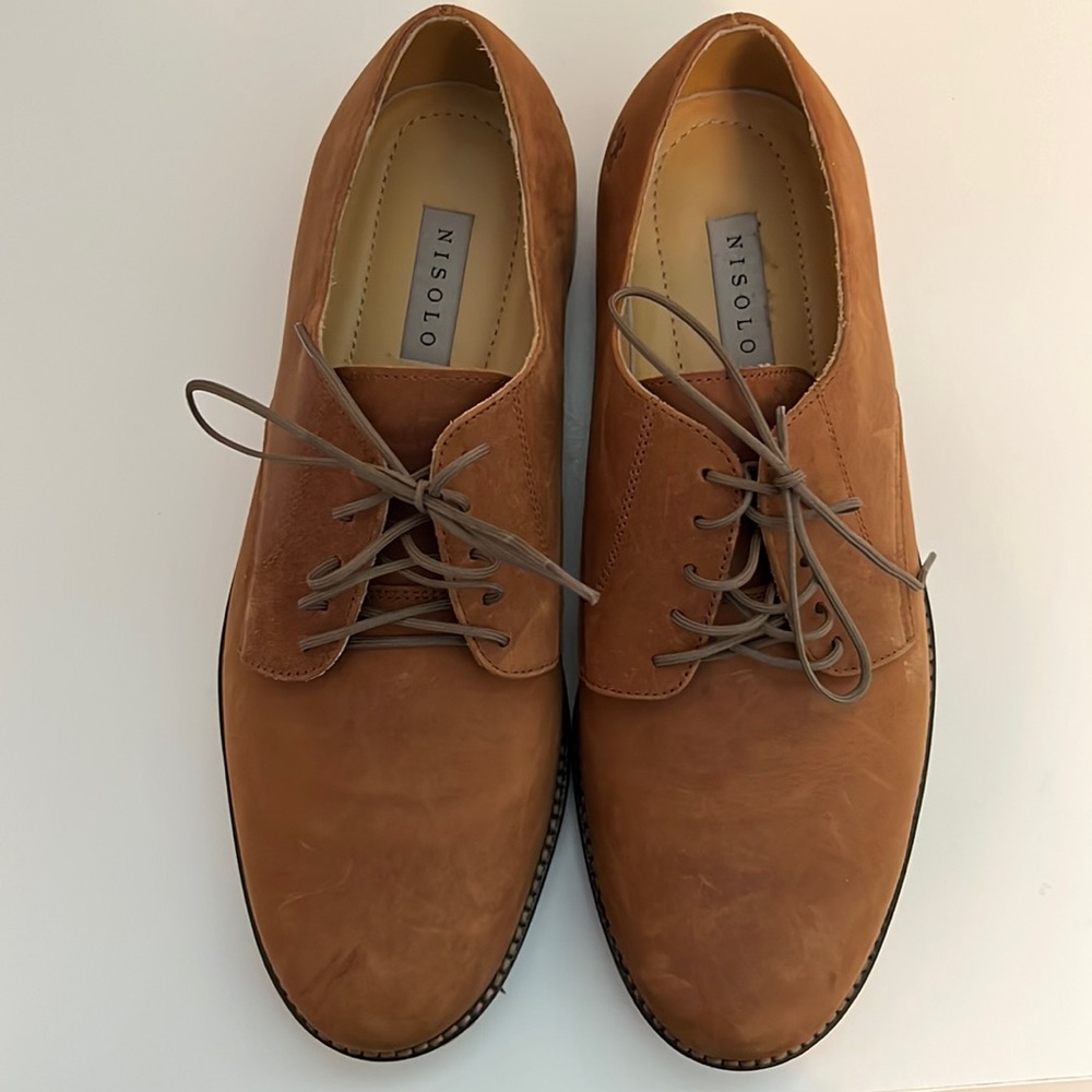 Nisolo brown Oxford lace up shoes